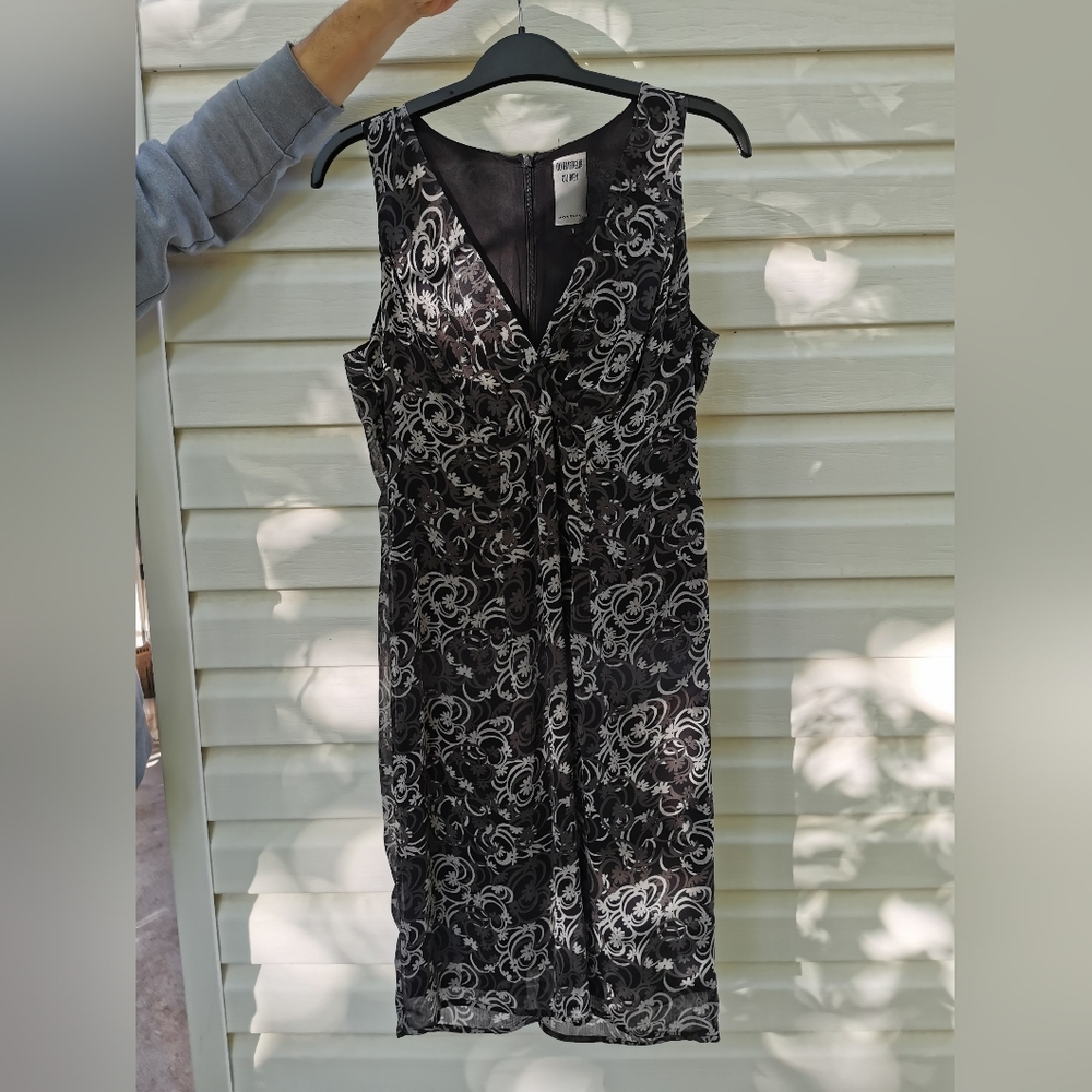3/10$ Black and Grey Patterned Sleeveless Dress